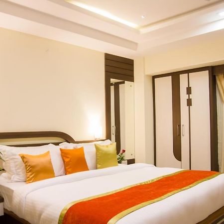 Hotel Park Riviera Guwahati Dış mekan fotoğraf