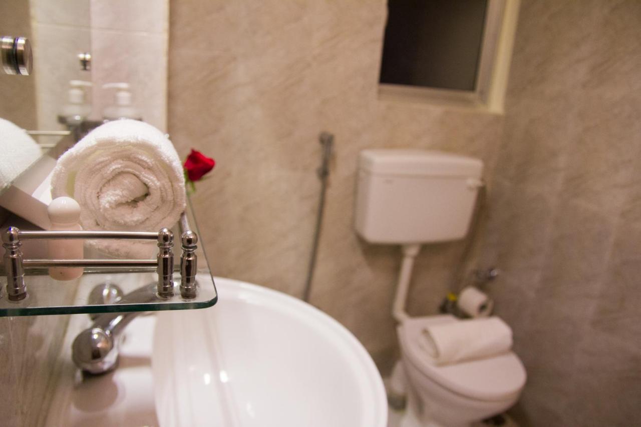 Hotel Park Riviera Guwahati Dış mekan fotoğraf