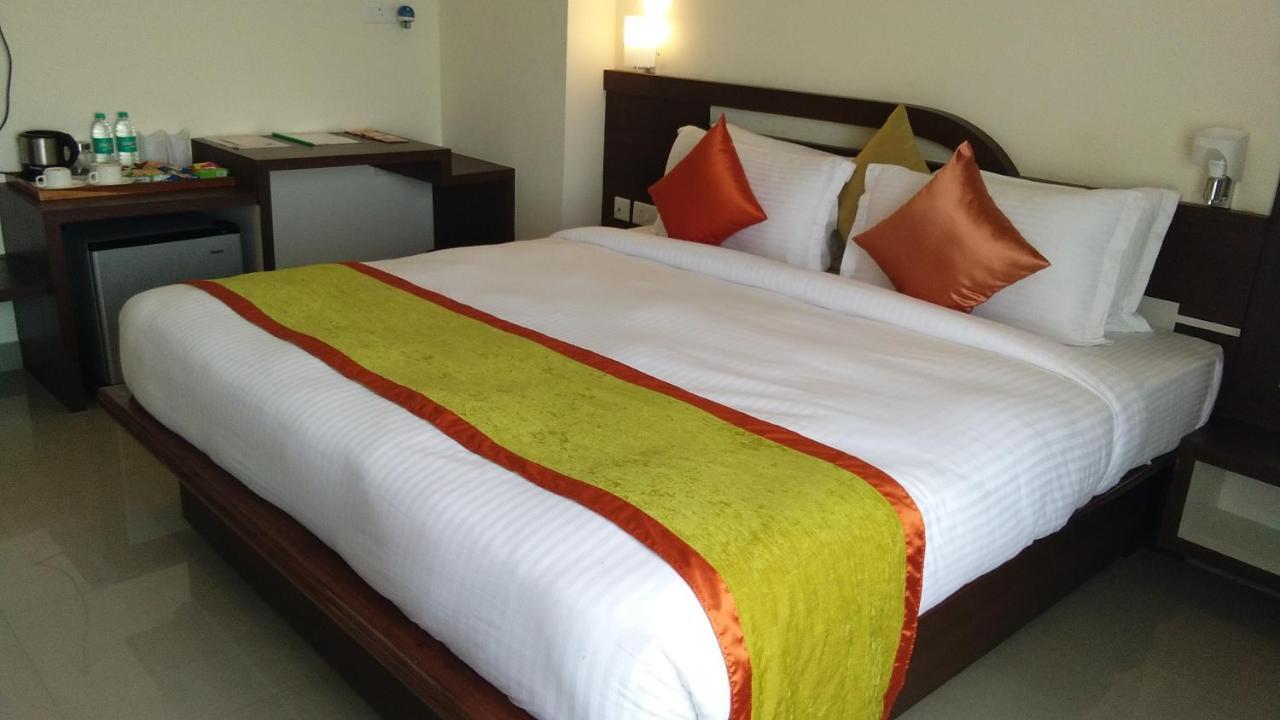 Hotel Park Riviera Guwahati Dış mekan fotoğraf