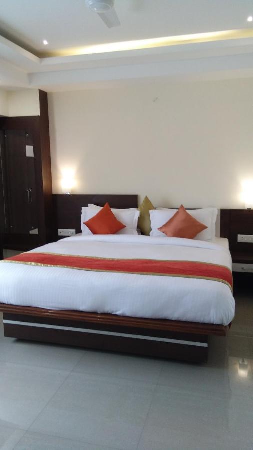 Hotel Park Riviera Guwahati Dış mekan fotoğraf