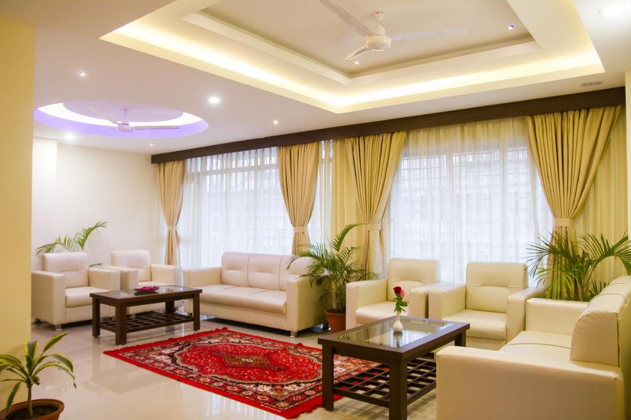 Hotel Park Riviera Guwahati Dış mekan fotoğraf