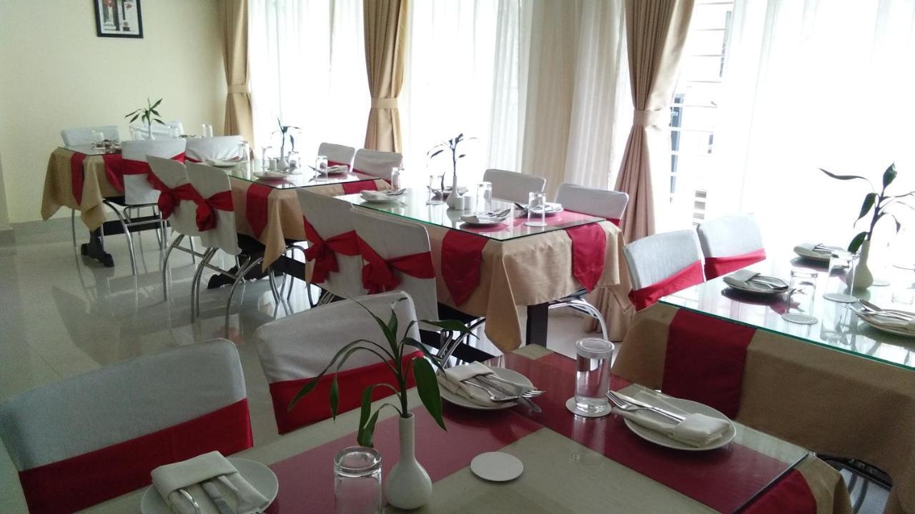Hotel Park Riviera Guwahati Dış mekan fotoğraf