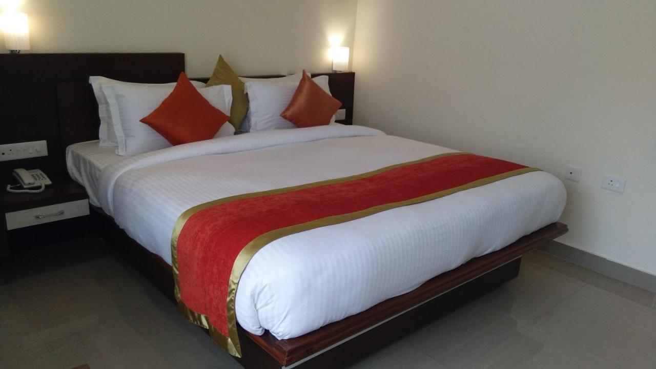 Hotel Park Riviera Guwahati Dış mekan fotoğraf
