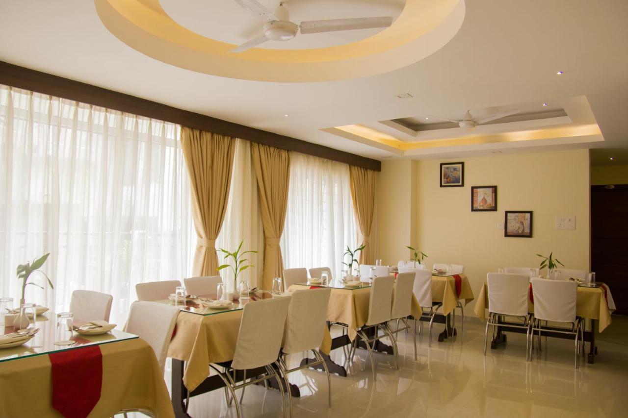 Hotel Park Riviera Guwahati Dış mekan fotoğraf
