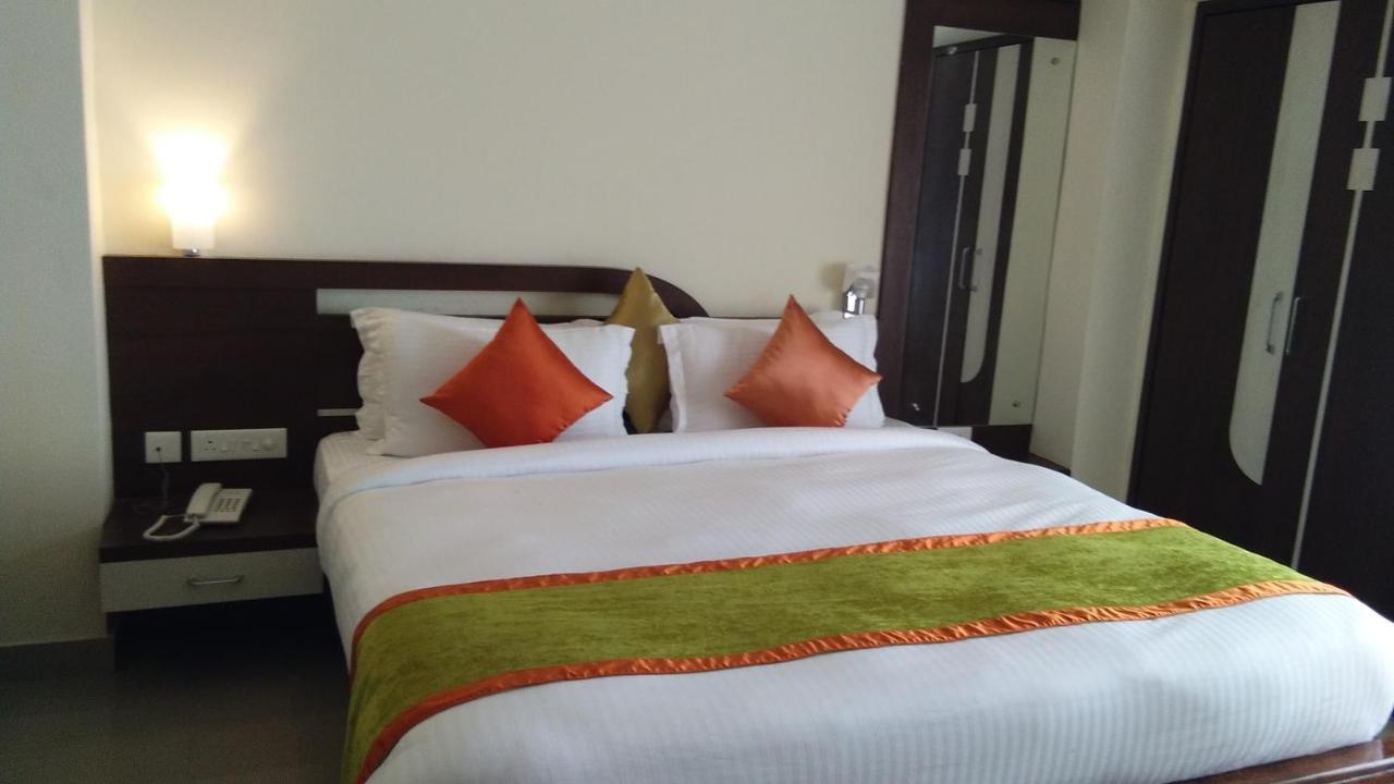 Hotel Park Riviera Guwahati Dış mekan fotoğraf