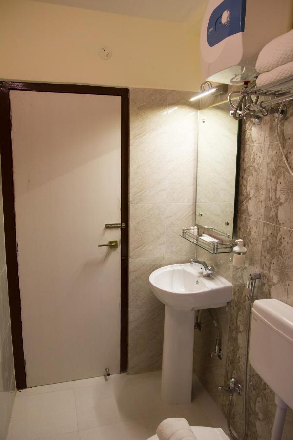 Hotel Park Riviera Guwahati Dış mekan fotoğraf