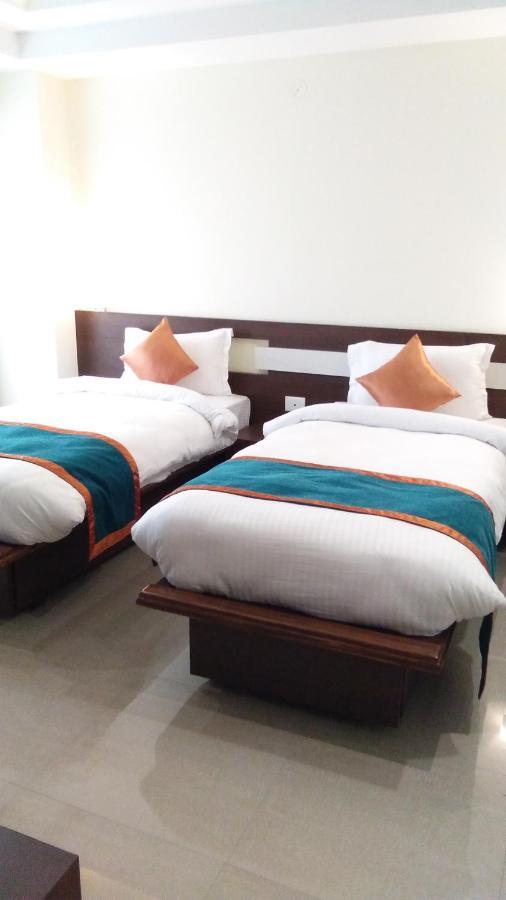 Hotel Park Riviera Guwahati Dış mekan fotoğraf