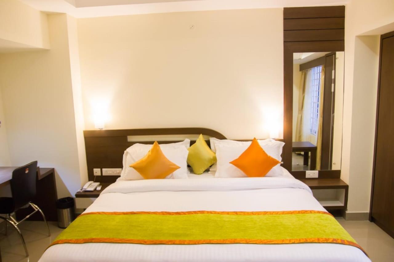 Hotel Park Riviera Guwahati Dış mekan fotoğraf